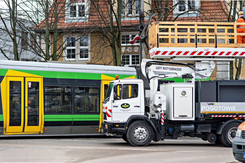 Wykolejony tramwaj na Bema. Ulica jest nieprzejezdna zdjęcie nr 280017