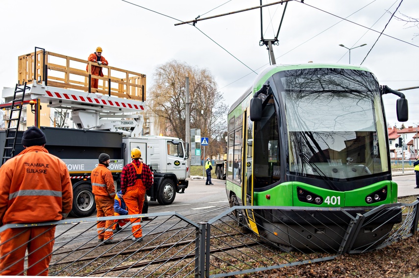 Wykolejony tramwaj na Bema. Ulica jest nieprzejezdna zdjęcie nr 280022