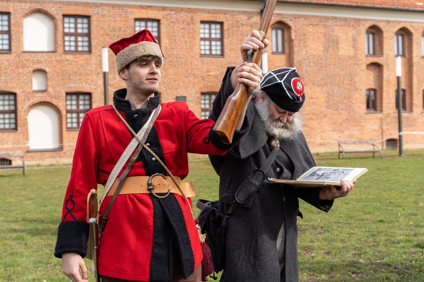 Rekonstruktorzy oddali hołd powstańcom zdjęcie nr 280186