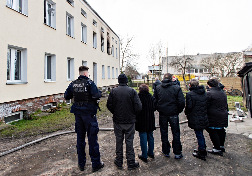 Pożar przy Stawidłowej. Mieszkańcy ewakuowani zdjęcie nr 280211