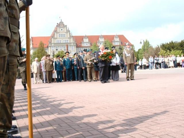 Elbląg Obchody 64. rocznicy zakończenia II wojny światowej