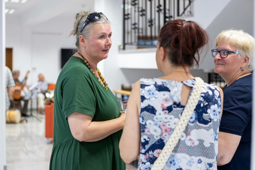 Wernisaż poplenerowy kobiecej grupy malarskiej  zdjęcie nr 287900
