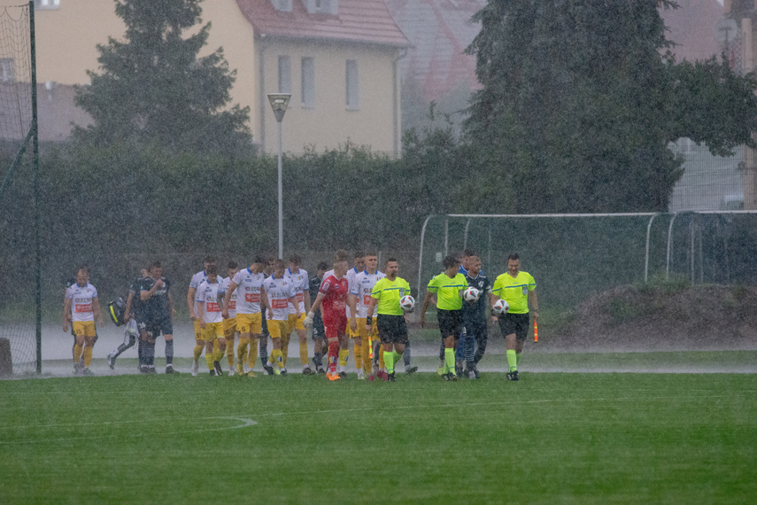 Mokra inauguracja IV ligi zdjęcie nr 290496