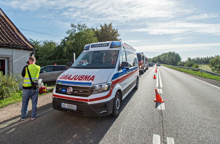 Suzuki wjechał w dom zdjęcie nr 290756