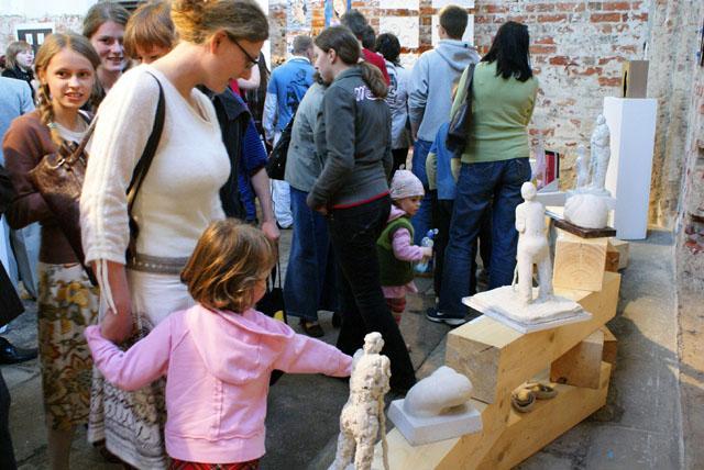 Wernisaż młodych plastyków zdjęcie nr 23722