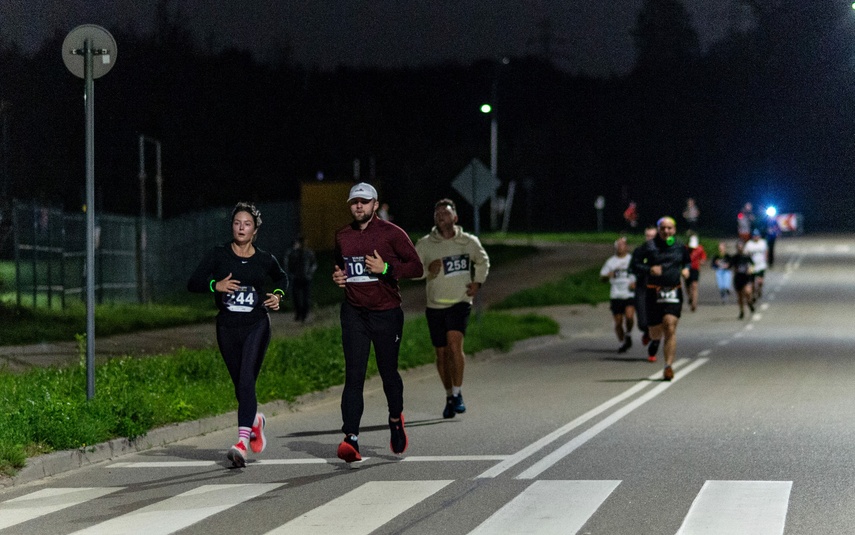 Nocne bieganie na Modrzewinie zdjęcie nr 293862