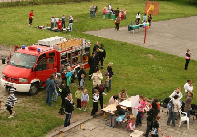 Festyn rodzinny w SP nr 16 zdjęcie nr 24141