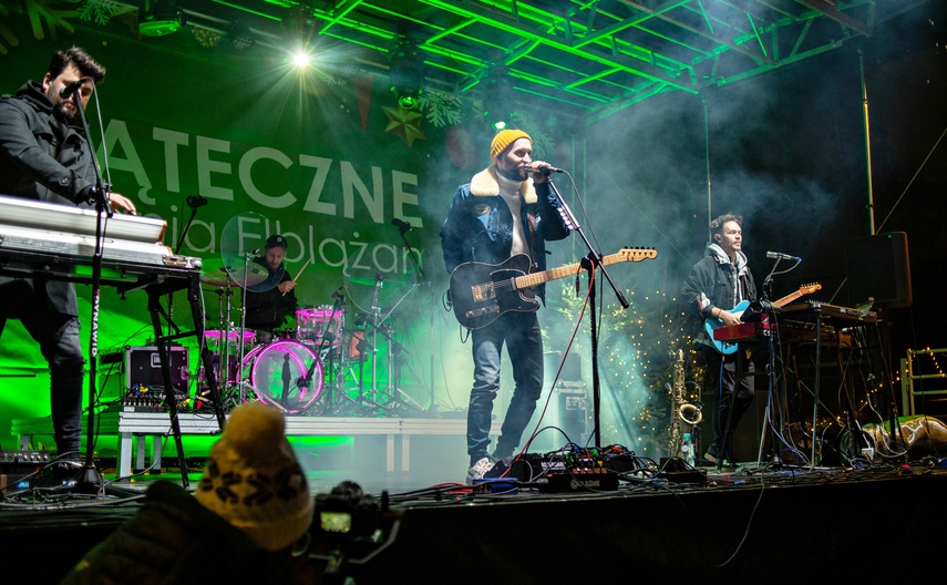 Świąteczne śpiewanie i kolędowanie na starówce zdjęcie nr 297866
