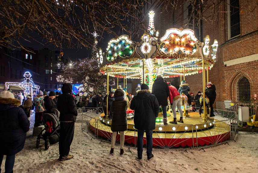 Świąteczne śpiewanie i kolędowanie na starówce zdjęcie nr 297881