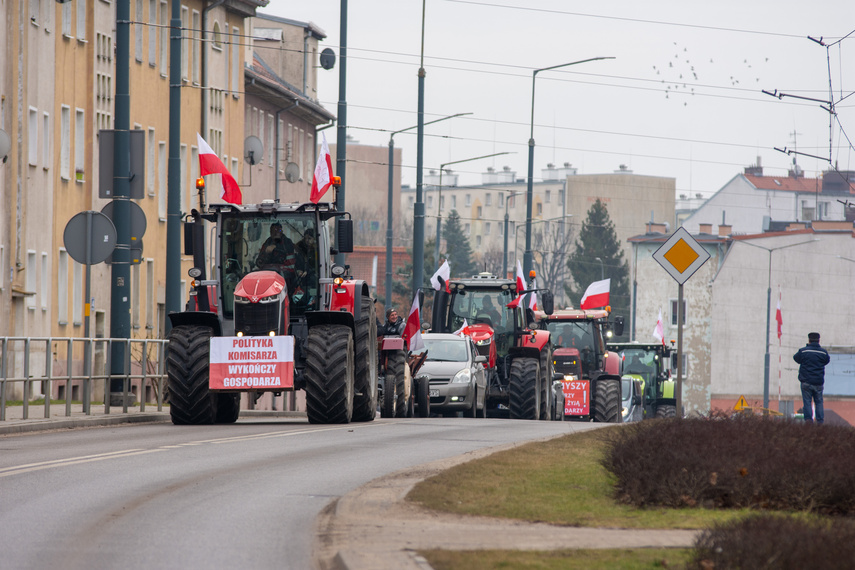 "Potrzebujemy konkretnych rozwiązań". Rolnicy protestowali na ulicach Elbląga zdjęcie nr 301586