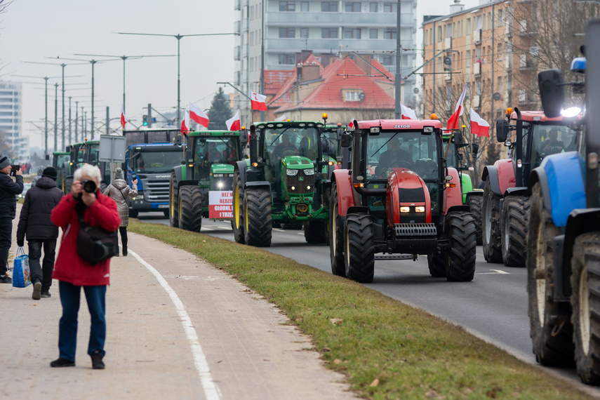 "Potrzebujemy konkretnych rozwiązań". Rolnicy protestowali na ulicach Elbląga zdjęcie nr 301576