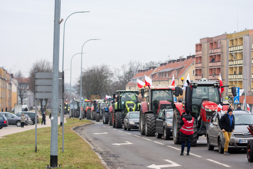 "Potrzebujemy konkretnych rozwiązań". Rolnicy protestowali na ulicach Elbląga zdjęcie nr 301600