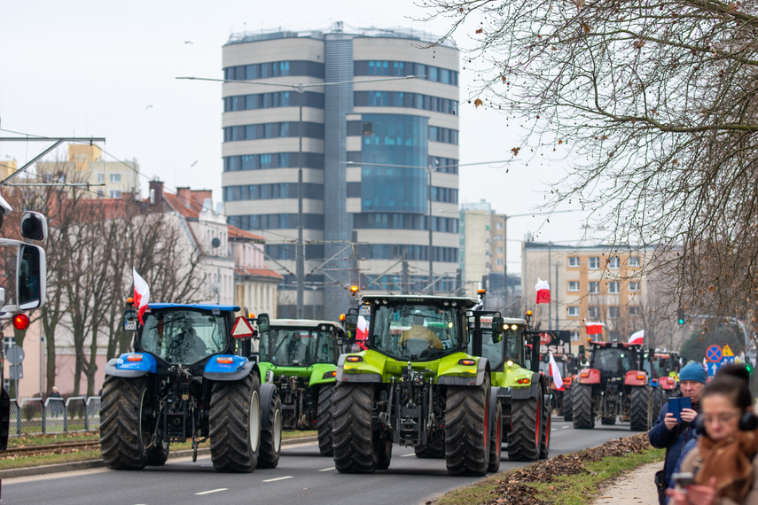 "Potrzebujemy konkretnych rozwiązań". Rolnicy protestowali na ulicach Elbląga zdjęcie nr 301579