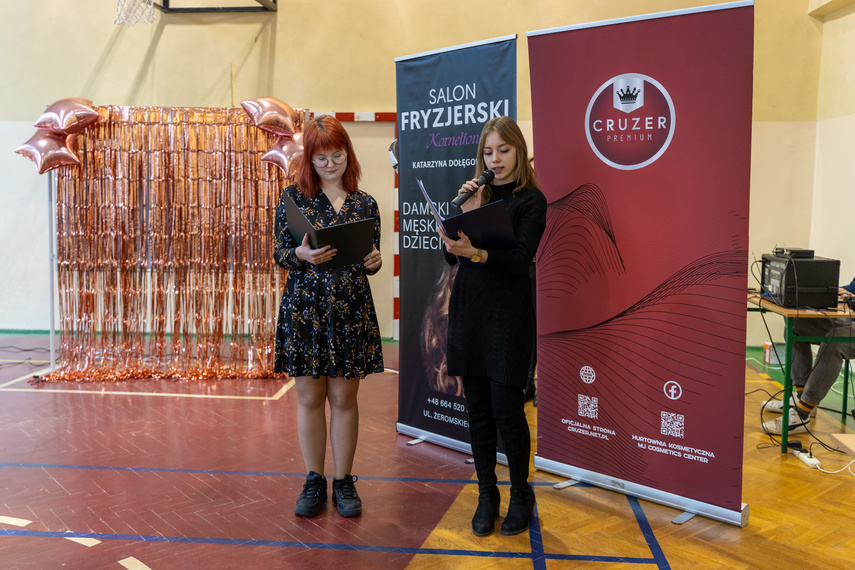 Fryzjerskie „Złote lata Hollywood” w ZSISiU w Elblągu zdjęcie nr 302005