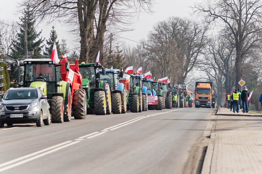 Rolnicy: rząd zamiast konkretów daje nam ochłapy zdjęcie nr 303816