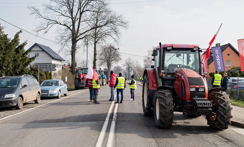 Rolnicy: rząd zamiast konkretów daje nam ochłapy zdjęcie nr 303813