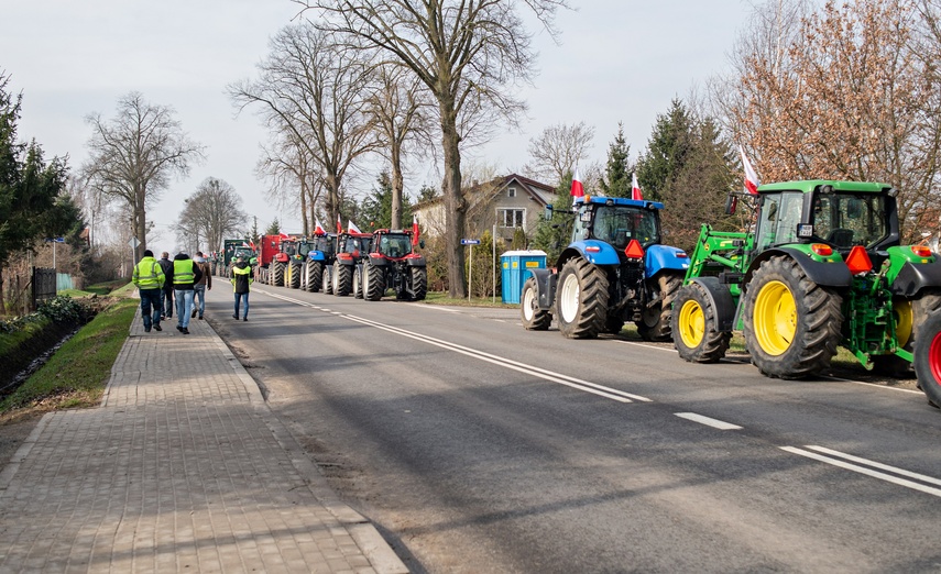 Rolnicy: rząd zamiast konkretów daje nam ochłapy zdjęcie nr 303809