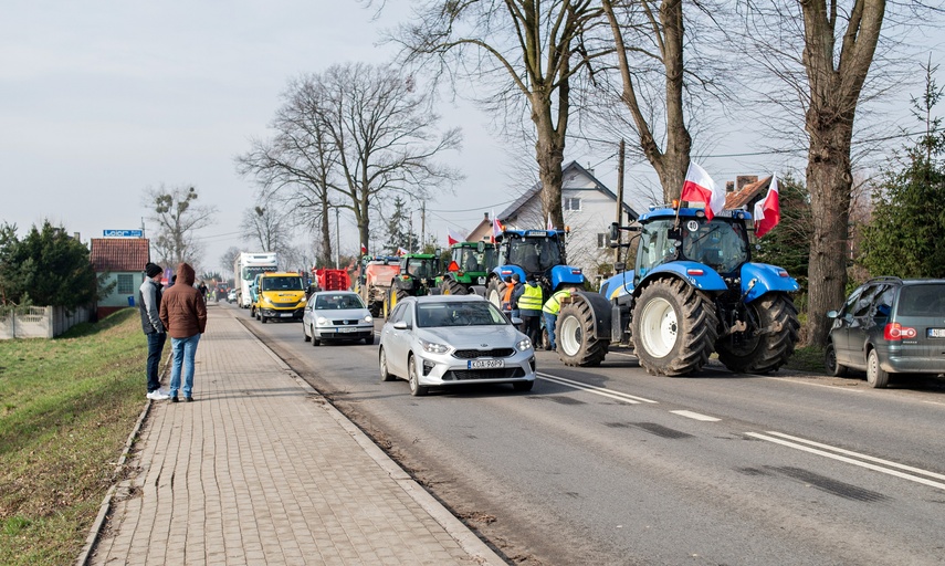 Rolnicy: rząd zamiast konkretów daje nam ochłapy zdjęcie nr 303811