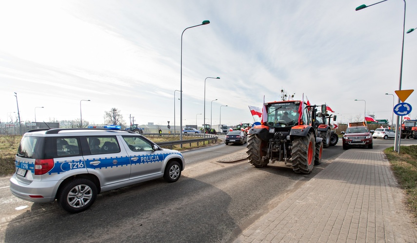 Rolnicy: rząd zamiast konkretów daje nam ochłapy zdjęcie nr 303802