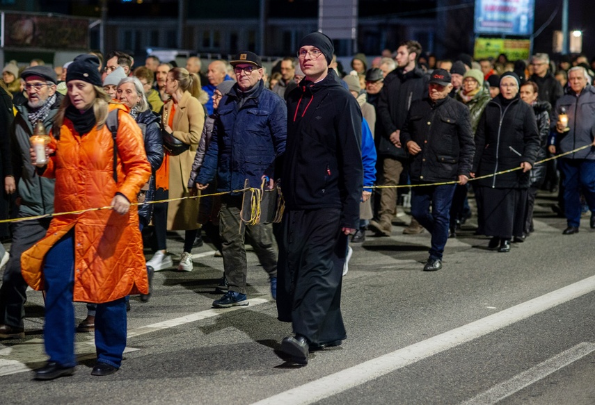 Wierni przeszli przez Elbląg w Drodze Krzyżowej zdjęcie nr 304319