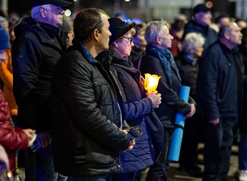 Wierni przeszli przez Elbląg w Drodze Krzyżowej zdjęcie nr 304305