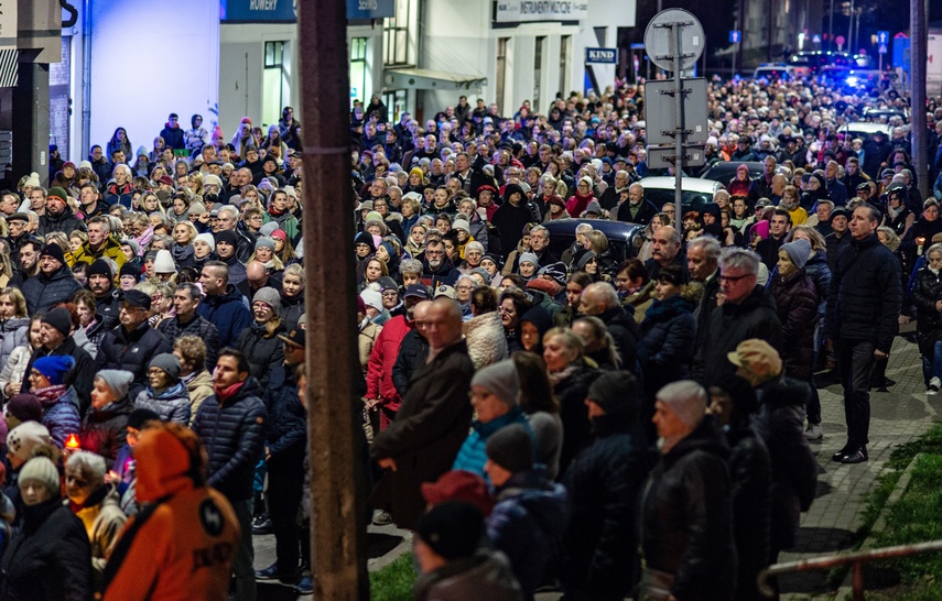 Wierni przeszli przez Elbląg w Drodze Krzyżowej zdjęcie nr 304282