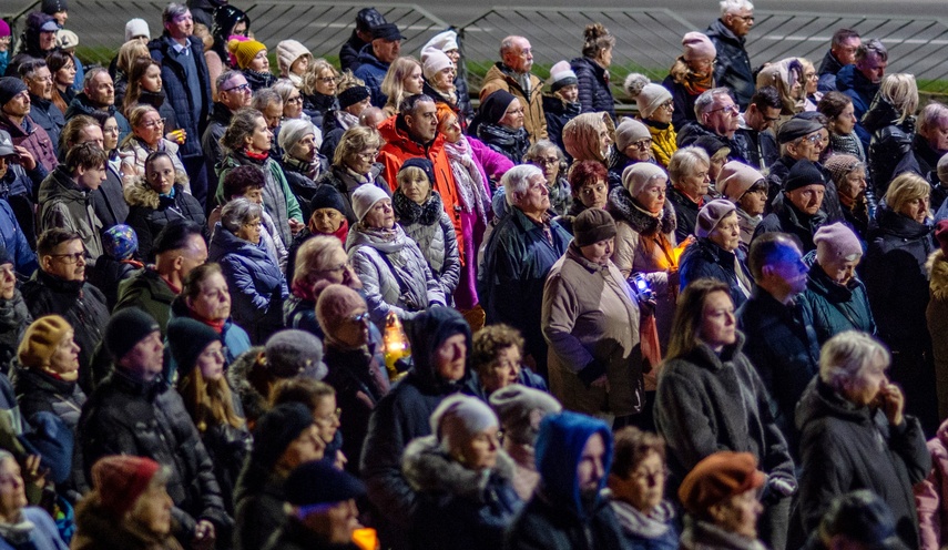 Wierni przeszli przez Elbląg w Drodze Krzyżowej zdjęcie nr 304299