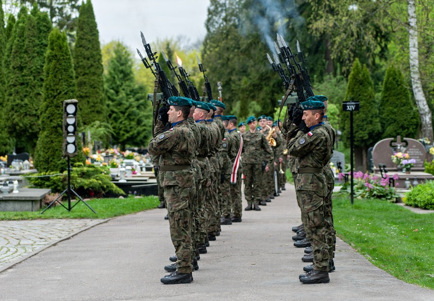 Bez prezydentów na smoleńskich obchodach zdjęcie nr 304807