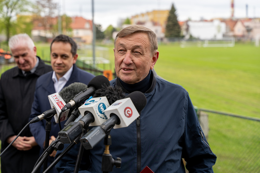 Minister obejrzał stadion zdjęcie nr 305262