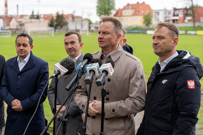 Minister obejrzał stadion zdjęcie nr 305259