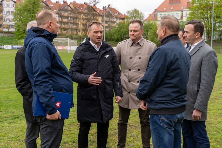 Minister obejrzał stadion zdjęcie nr 305252