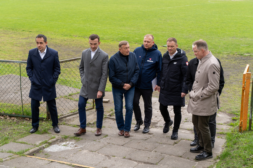 Minister obejrzał stadion zdjęcie nr 305255