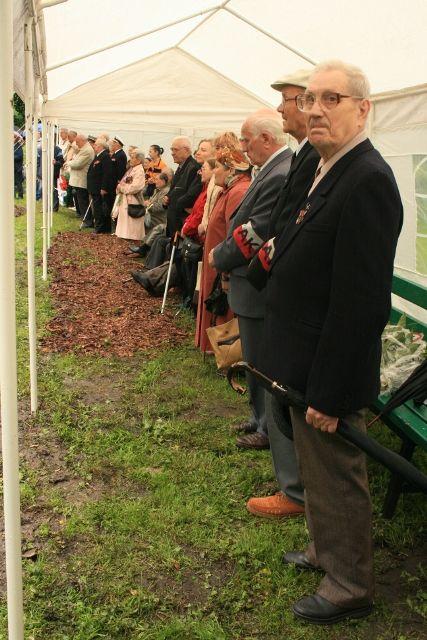 W Parku Traugutta odsłonięto Obelisk Inwalidów Wojennych zdjęcie nr 24805