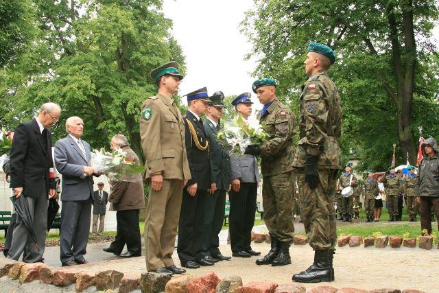 W Parku Traugutta odsłonięto Obelisk Inwalidów Wojennych zdjęcie nr 24808
