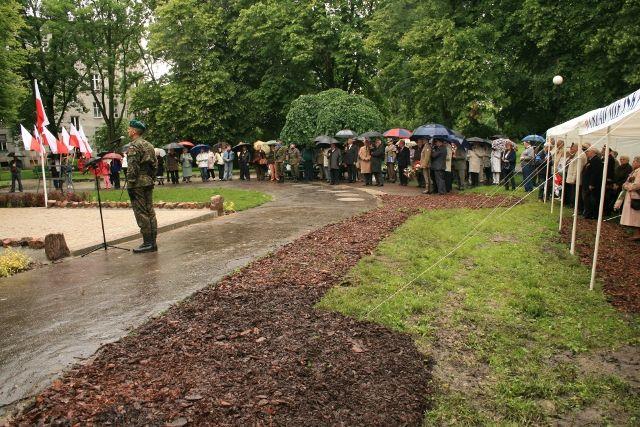 W Parku Traugutta odsłonięto Obelisk Inwalidów Wojennych zdjęcie nr 24804