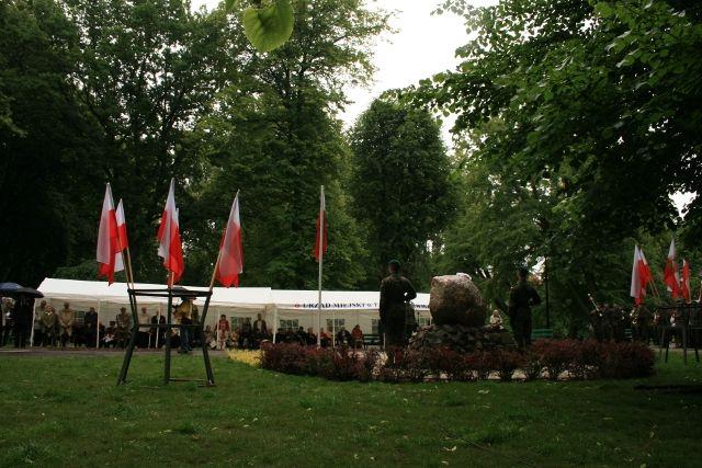 W Parku Traugutta odsłonięto Obelisk Inwalidów Wojennych zdjęcie nr 24798