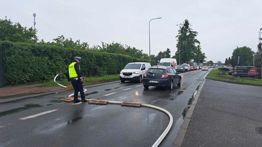 Pożar w autokomisie przy Warszawskiej zdjęcie nr 307225