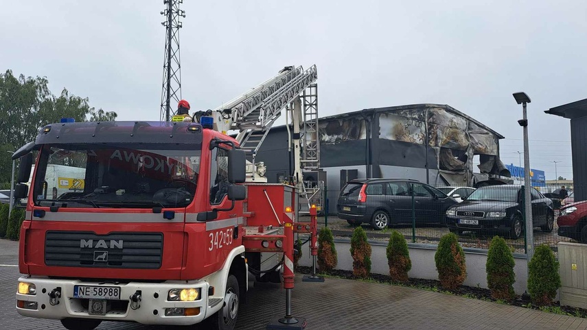 Pożar w autokomisie przy Warszawskiej zdjęcie nr 307226