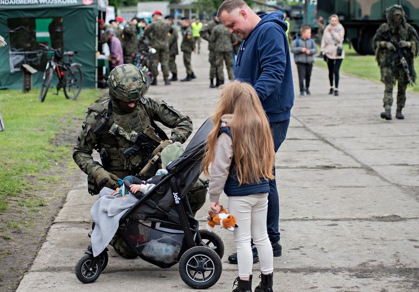 Festyn w mundurach zdjęcie nr 307269