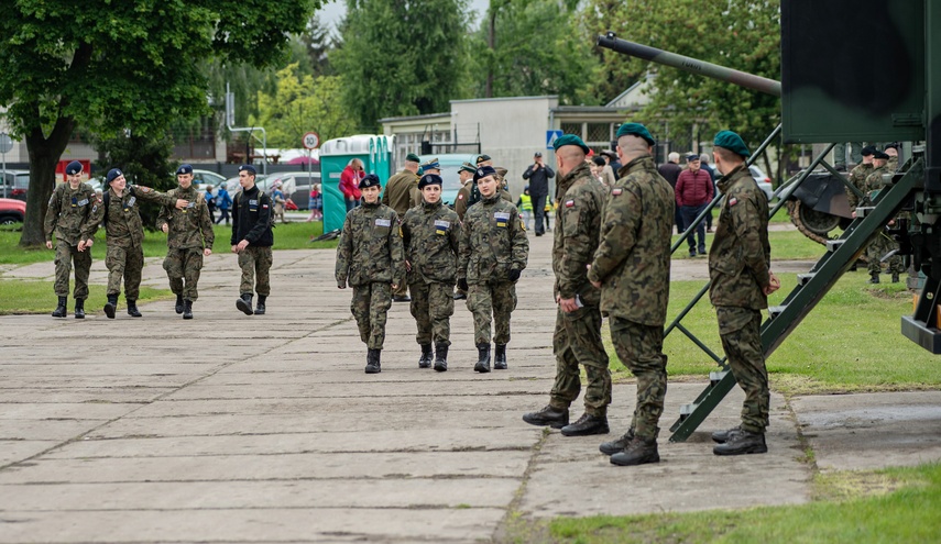 Festyn w mundurach zdjęcie nr 307249