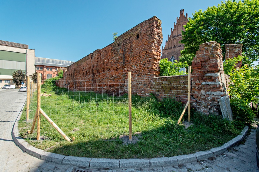 Zabezpieczone mury przy Galerii EL zdjęcie nr 307688