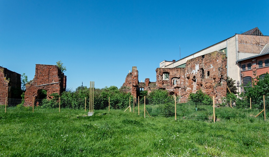 Zabezpieczone mury przy Galerii EL zdjęcie nr 307682