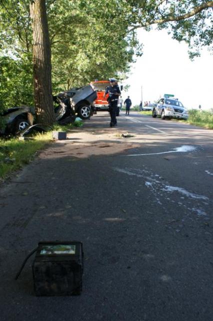 Tragiczny wypadek opla vectry - trzy osoby nie żyją zdjęcie nr 25941