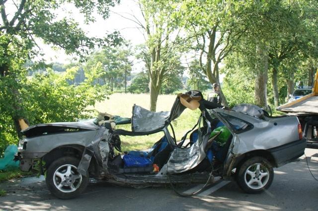 Tragiczny wypadek opla vectry - trzy osoby nie żyją zdjęcie nr 25939