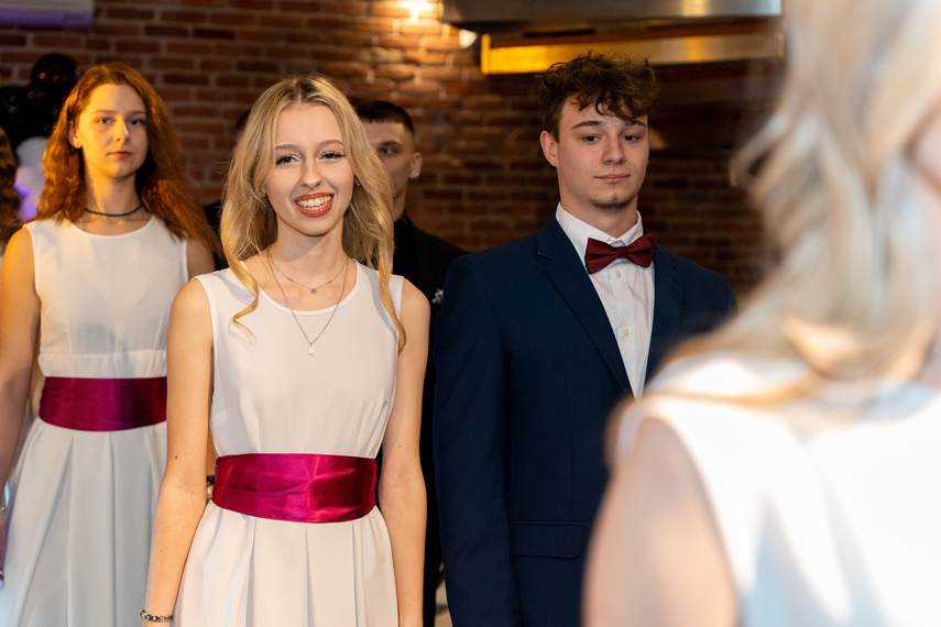 Studniówka Ekonomika. To była szalona noc! zdjęcie nr 322868