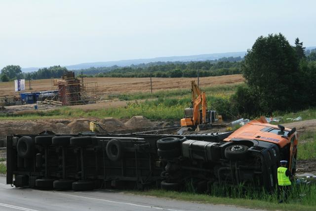 TIR w rowie zdjęcie nr 26142