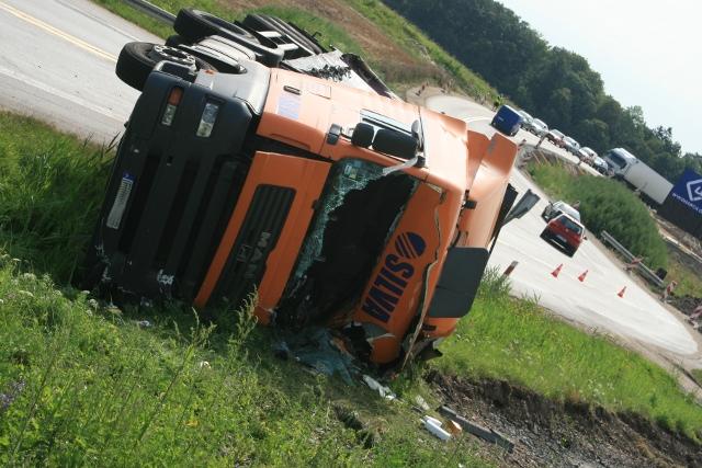 TIR w rowie zdjęcie nr 26139