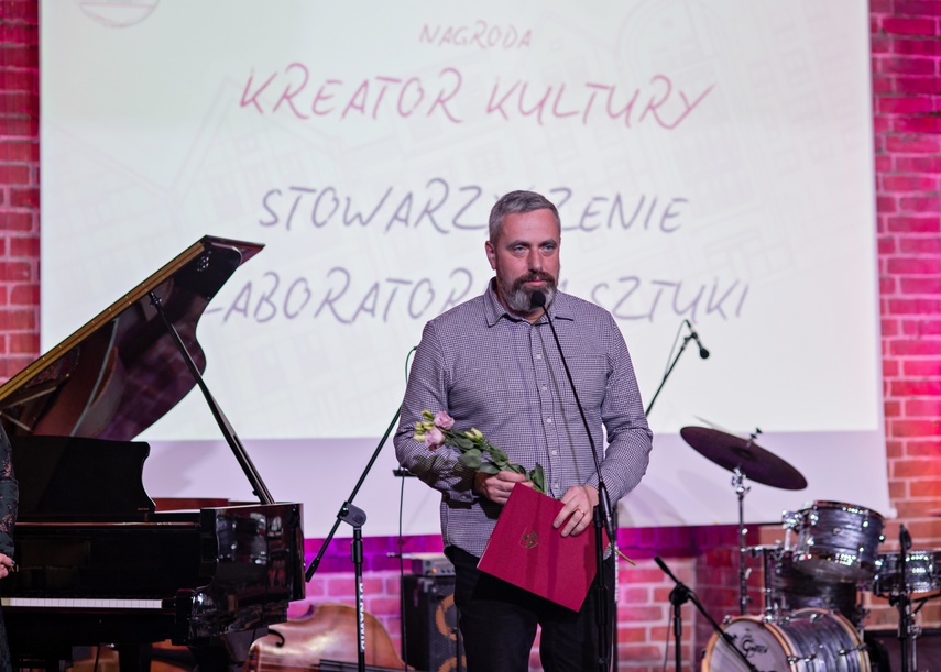 Kulturalne nagrody i stypendia wręczone zdjęcie nr 327663