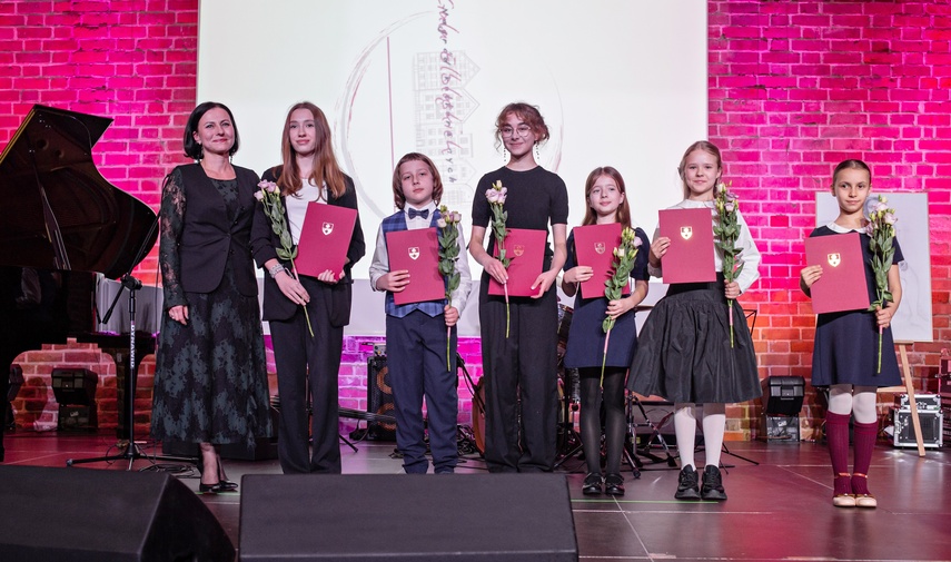 Kulturalne nagrody i stypendia wręczone zdjęcie nr 327648