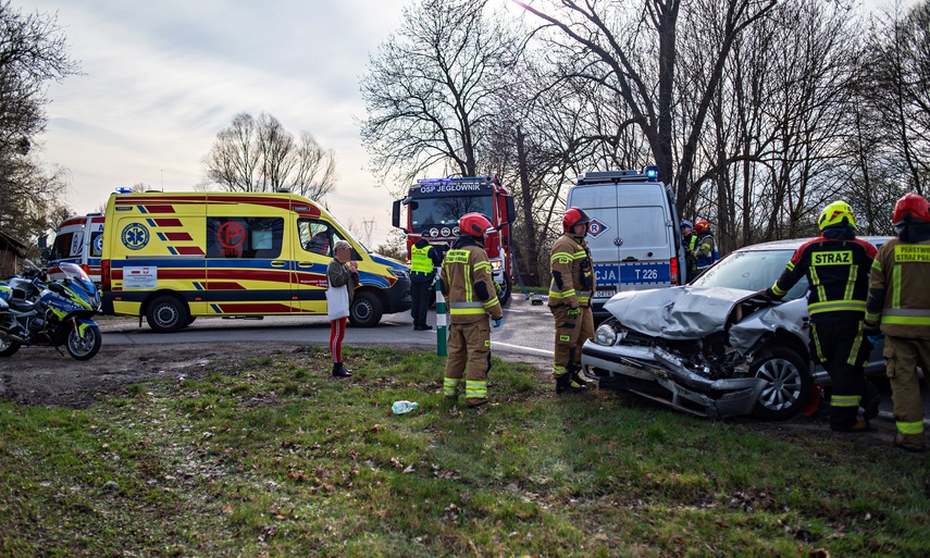 Wypadek na drodze nr 22 zdjęcie nr 328123